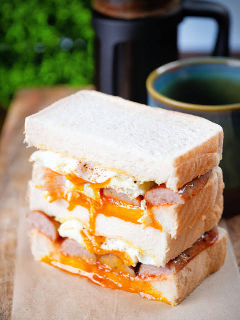 Egg Sandwich With Sausage | سندوتش بيض بالسجق